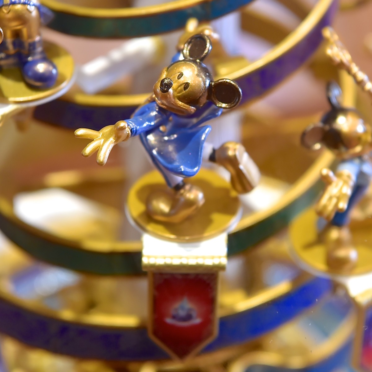 セレブレーションタワーフィギュアを再現！東京ディズニーリゾート35