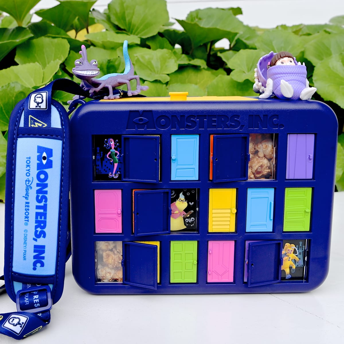 香港のディズニー限定のモンスターズインクのポップコーンバケット