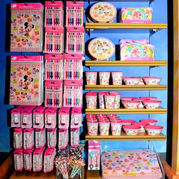 ディズニーランドで新作ミニーのマカロンやクッキー柄のスウィーツの