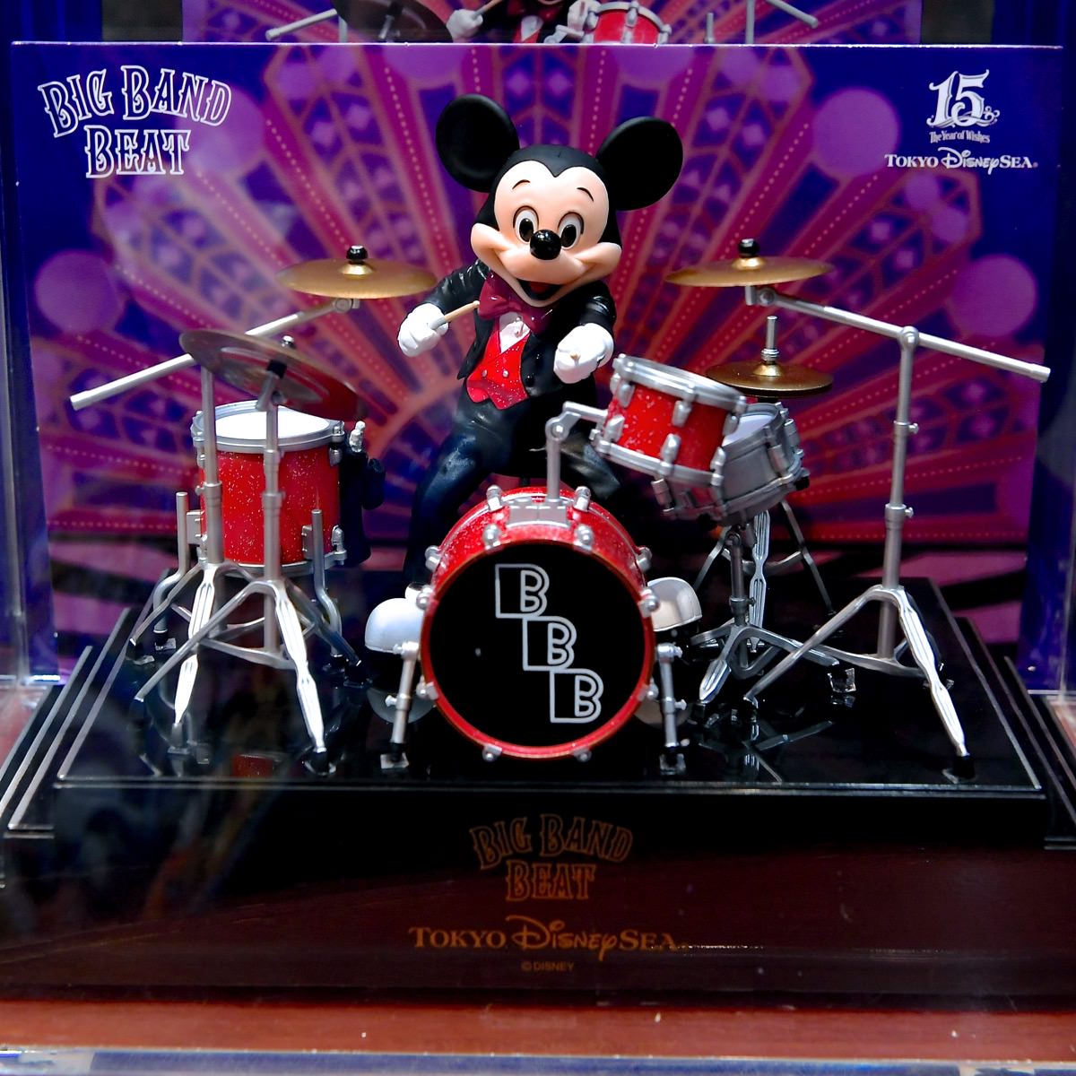 ビックバンドビート フィギュアリン ミッキー ドラムプレイをする