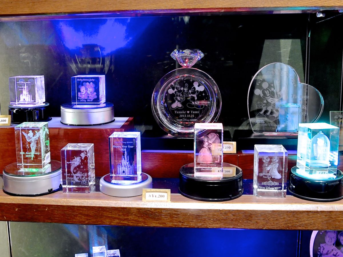 パークでの思い出をレーザー彫刻！東京ディズニーランド｢クリスタル