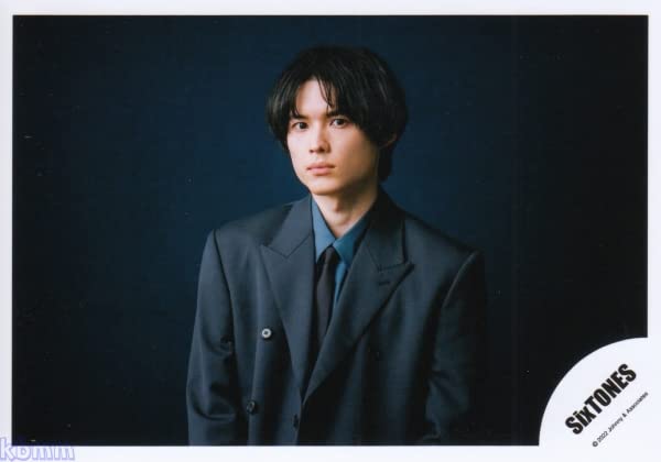 Amazon.co.jp: Six TONES 公式 生 写真（松村北斗）ST00713 : おもちゃ