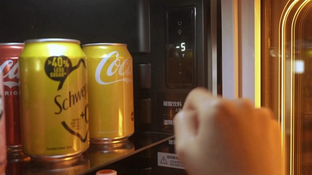 Amazon | HCK 冷蔵庫 小型 92L ドリンク用 スムージー作り LEDネオン