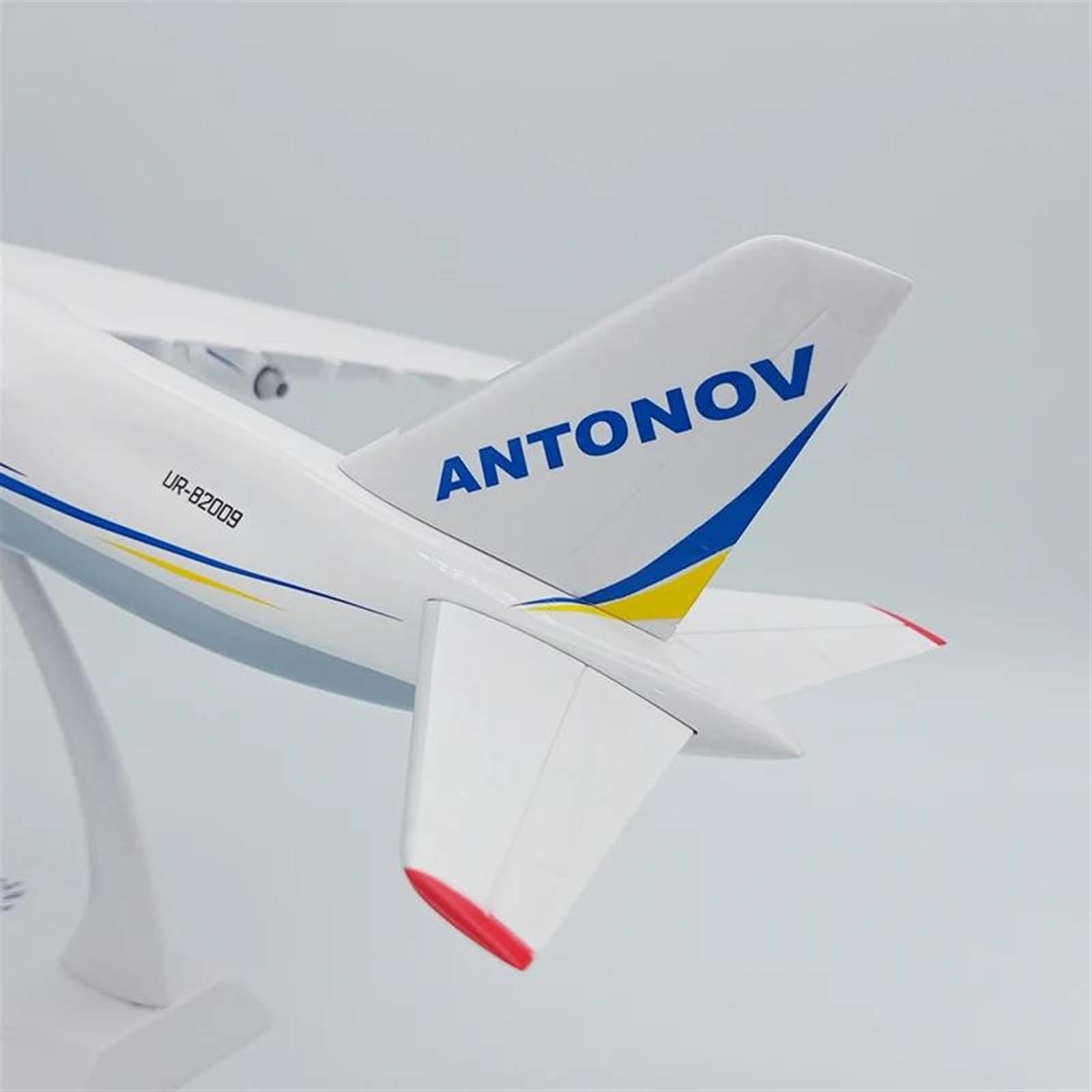 1/200アントノフ An-124 Amazon.co.jp: Decorate Airplane 1/200