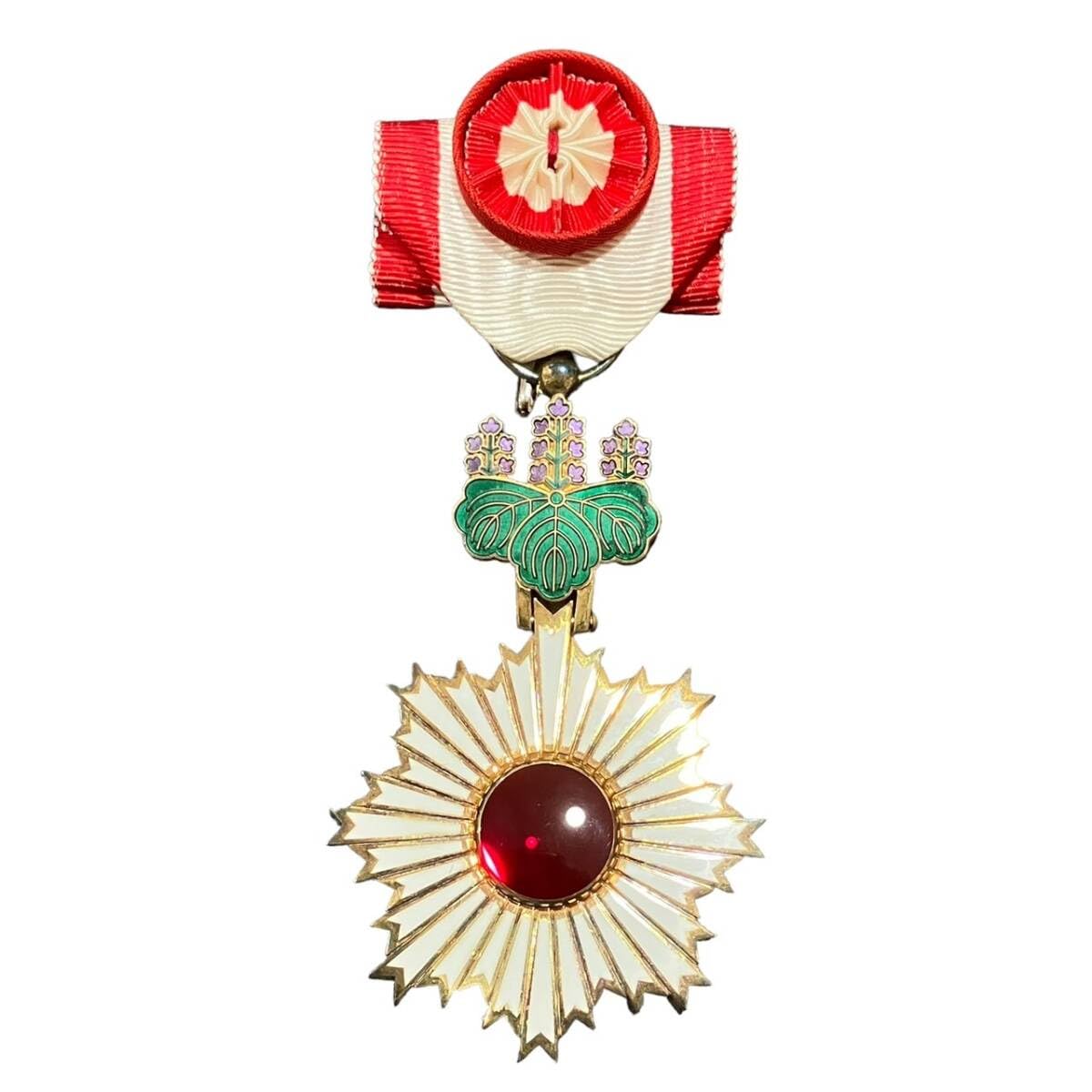 美品【勲章】勲四等旭日小綬章 略章 共箱 Amazon.co.jp: 勲章 旭日小