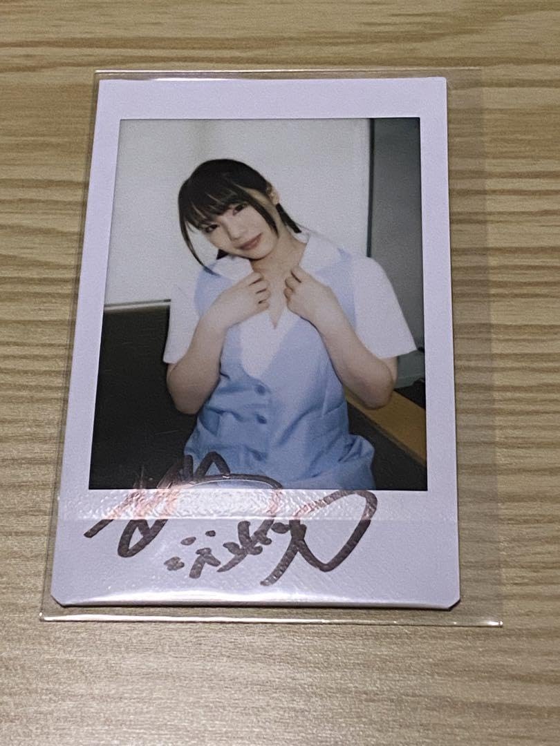 鈴村あいりサイン入り手ブラチェキ色紙