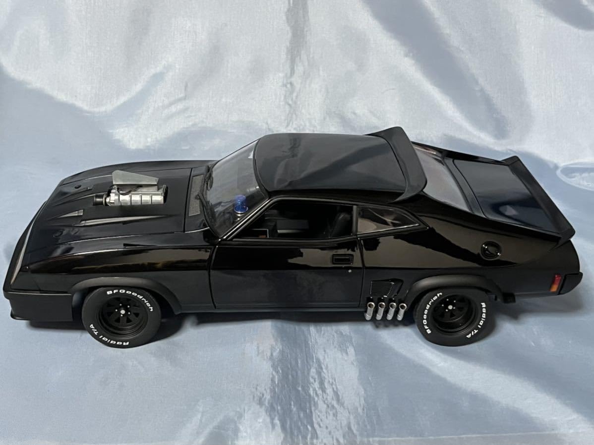 AUTOart 1/18 マッドマックス インターセプター ファルコン XB Amazon