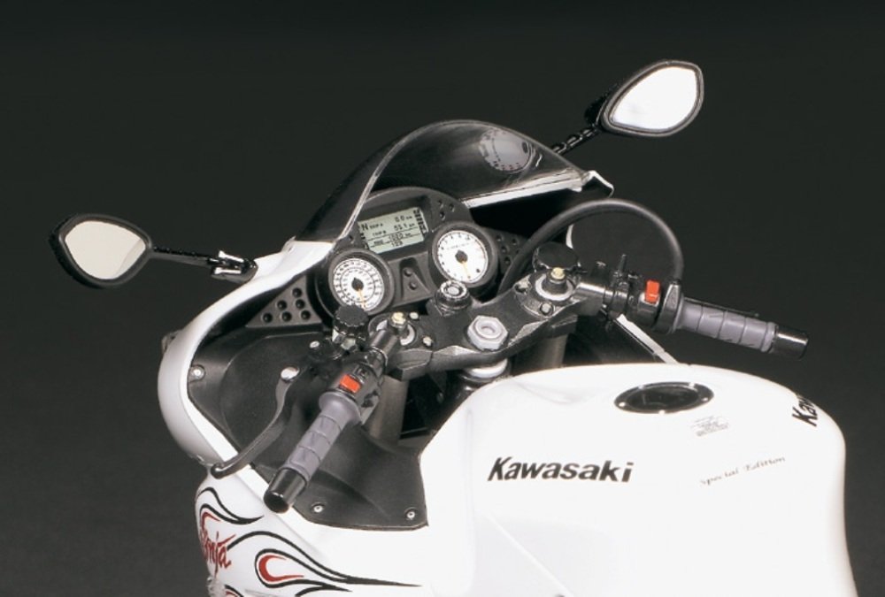 Amazon.com: TAMIYA Dickie 300014112 Plastic Model 1:12 Kawasaki