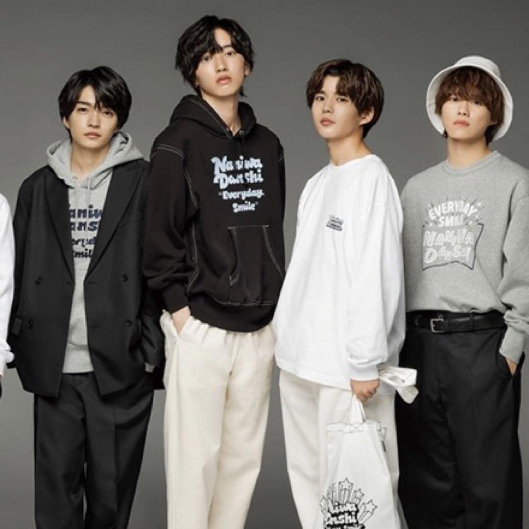 Amazon.co.jp: なにわ男子 GUコラボパーカー 道枝駿佑着用 Mサイズ