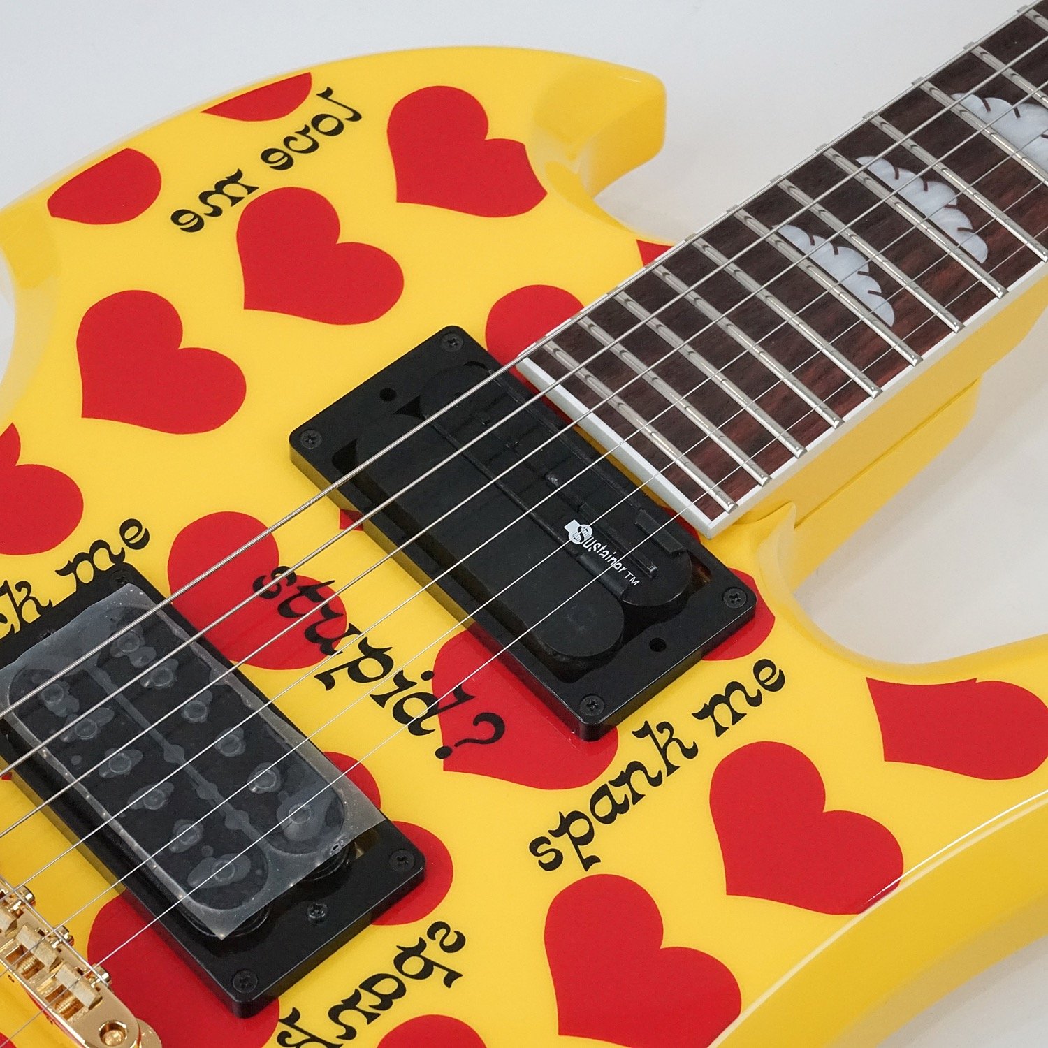 Burny エレキギター ハート柄 ケース付き+ エリクサーギター弦付 Burny