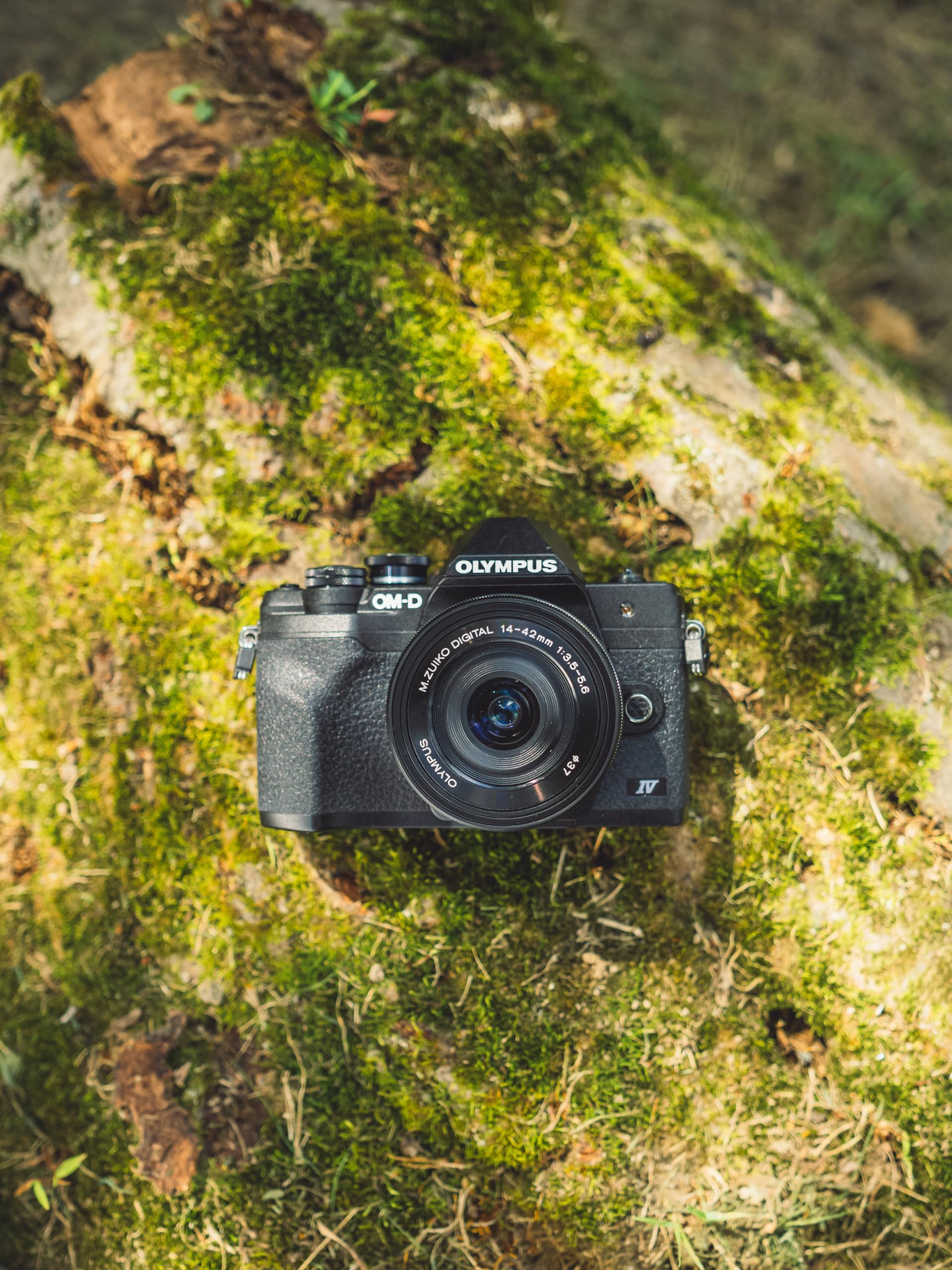 Amazon | Olympus OM-D E-M10 Mark IV カメラ(ブラック) と M.Zuiko