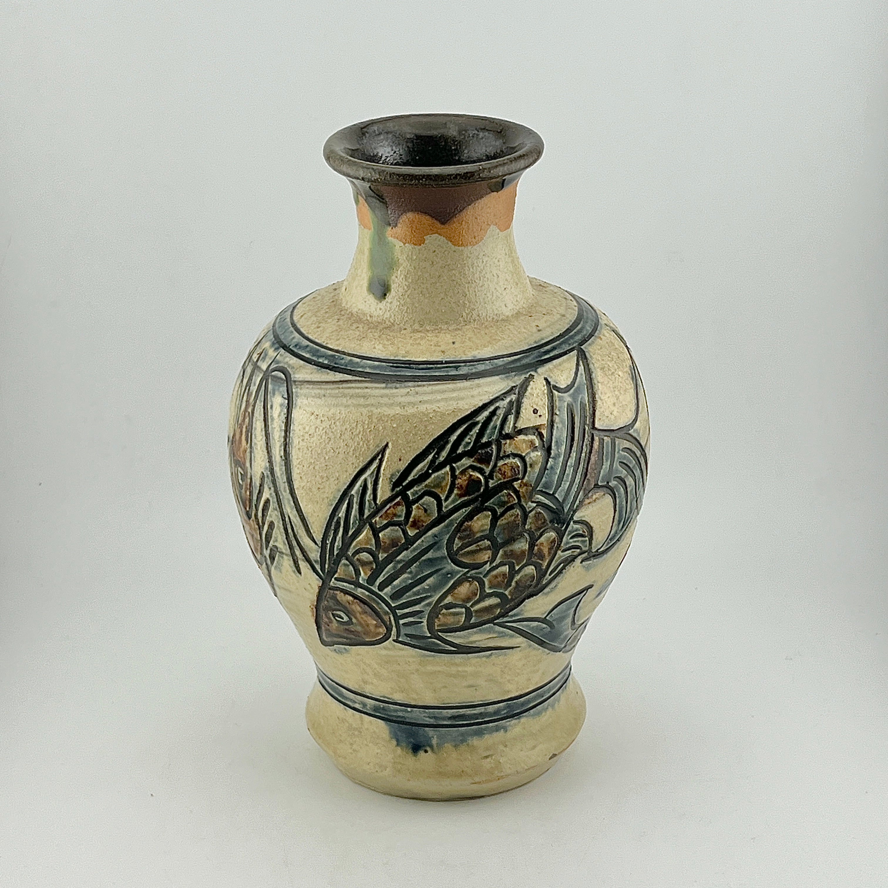 宮城智】高さ38センチ金城次郎の娘婿 線彫魚紋花瓶