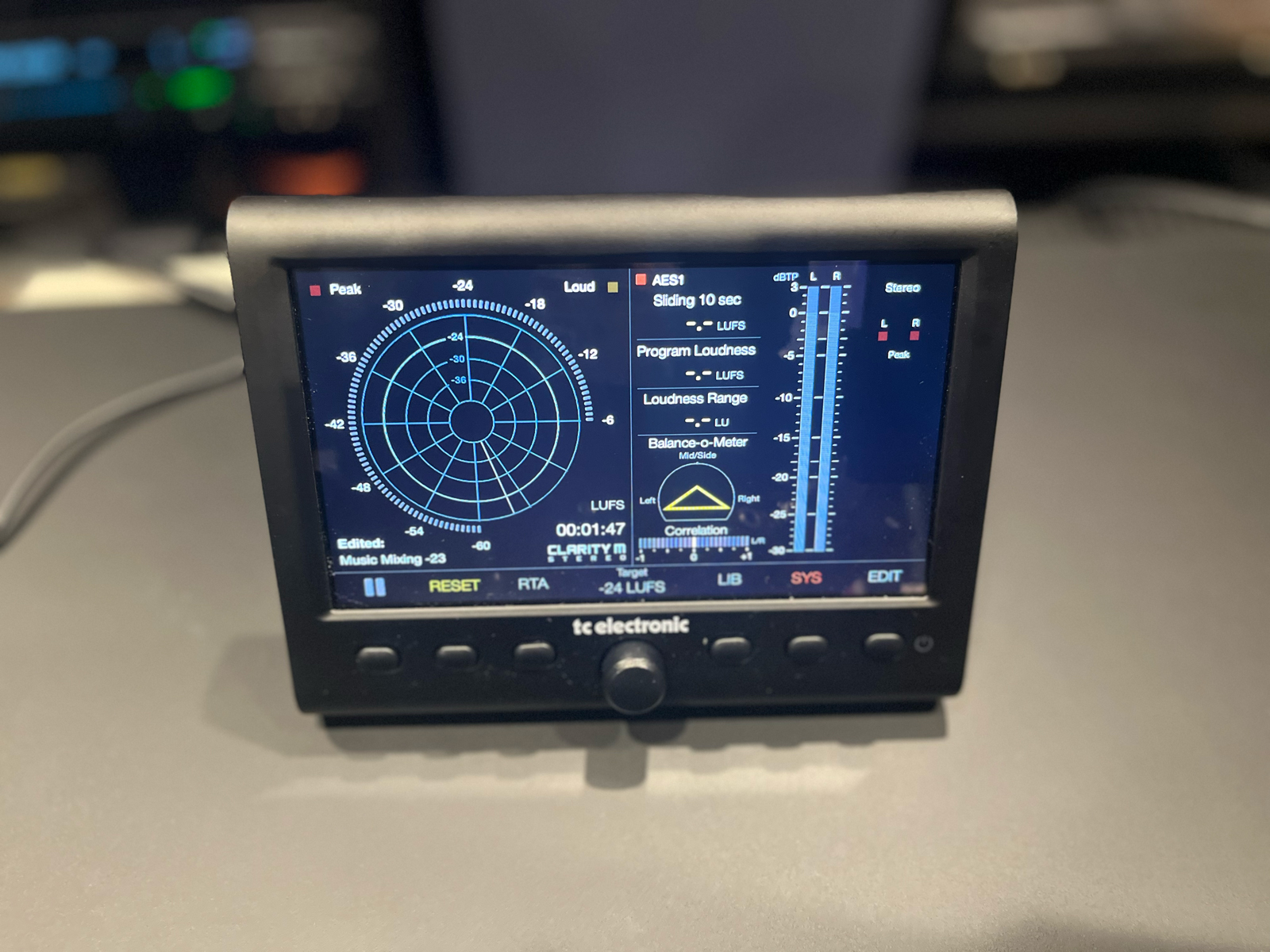 新機材】音を視覚化するラウドネスメーター「TC Electronic Clarity M