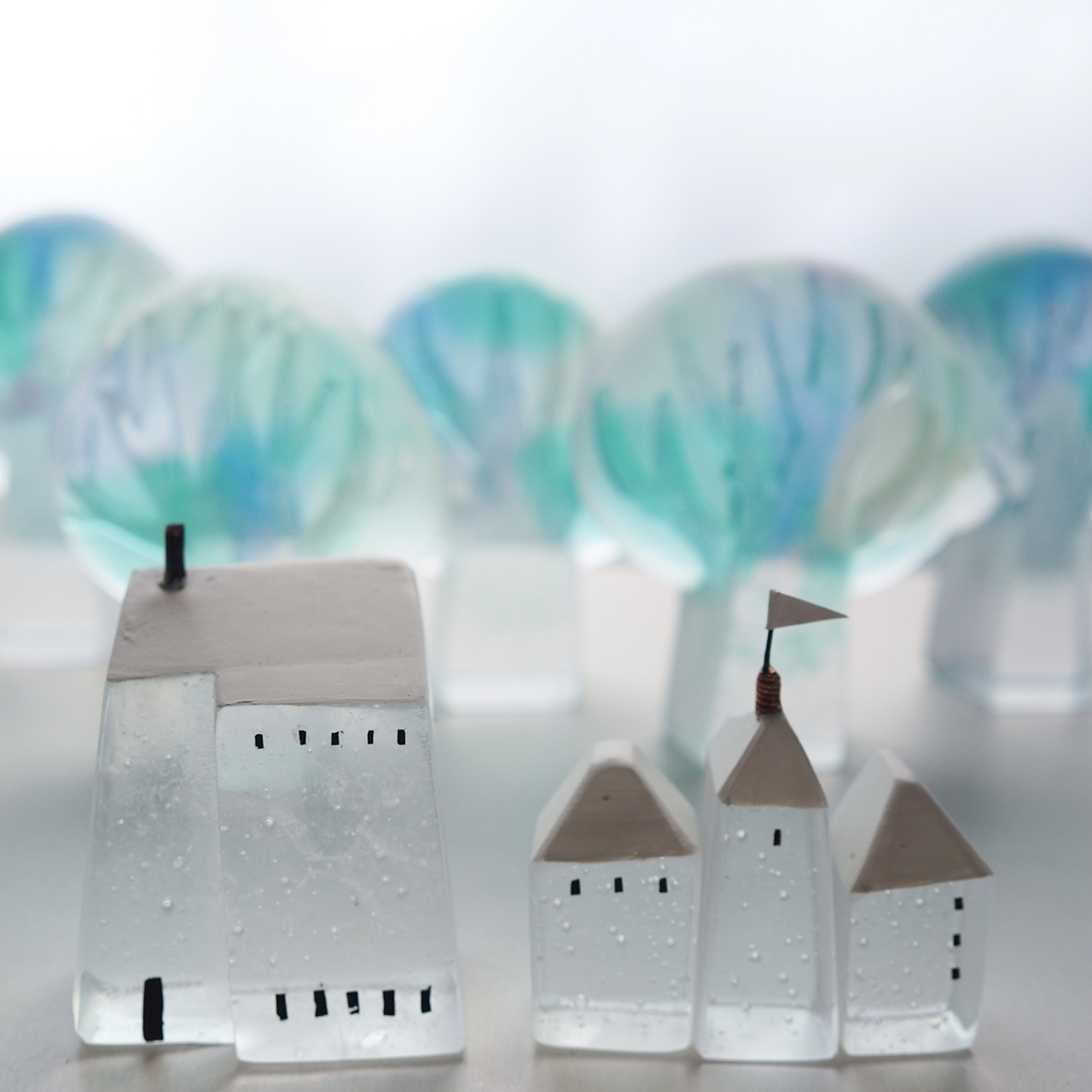 Mellow glass白いガラス製の家型オブジェ Mellow glass白いガラス製の家