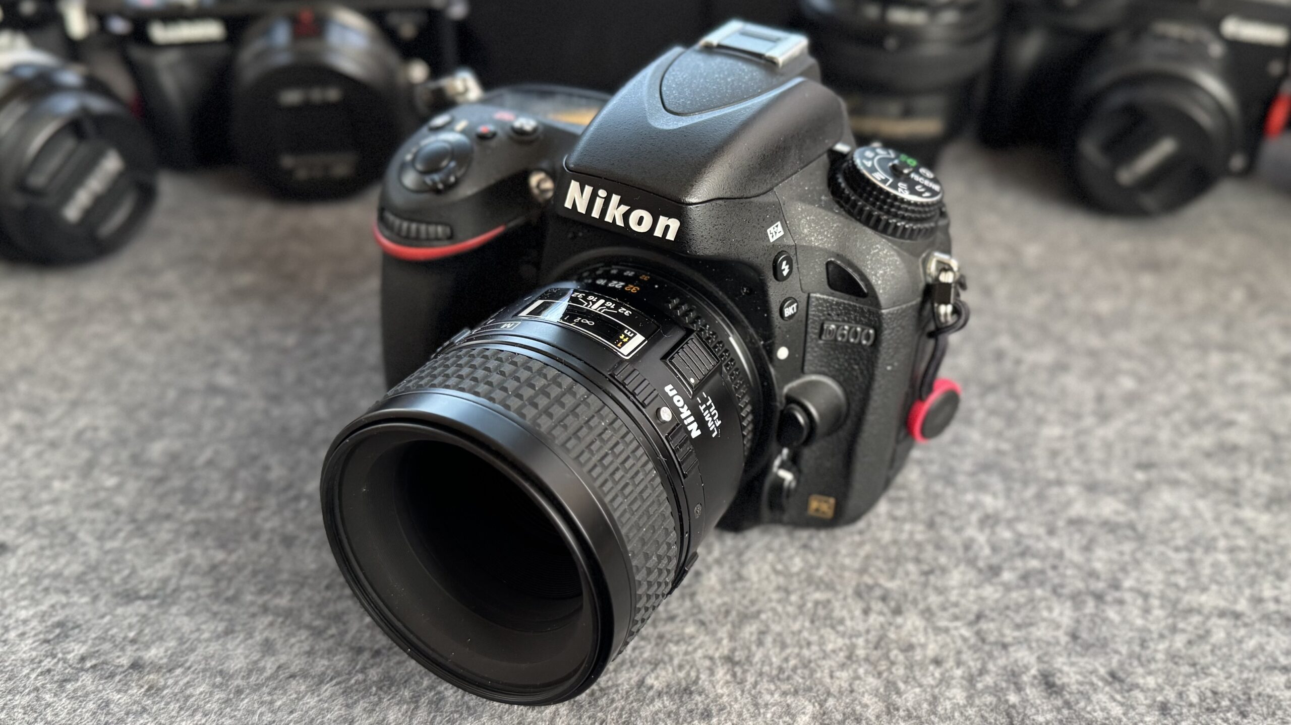 ニコン AI AF Micro Nikkor 105mm F2.8D 価格比較 - 価格.com ◇ Nikon