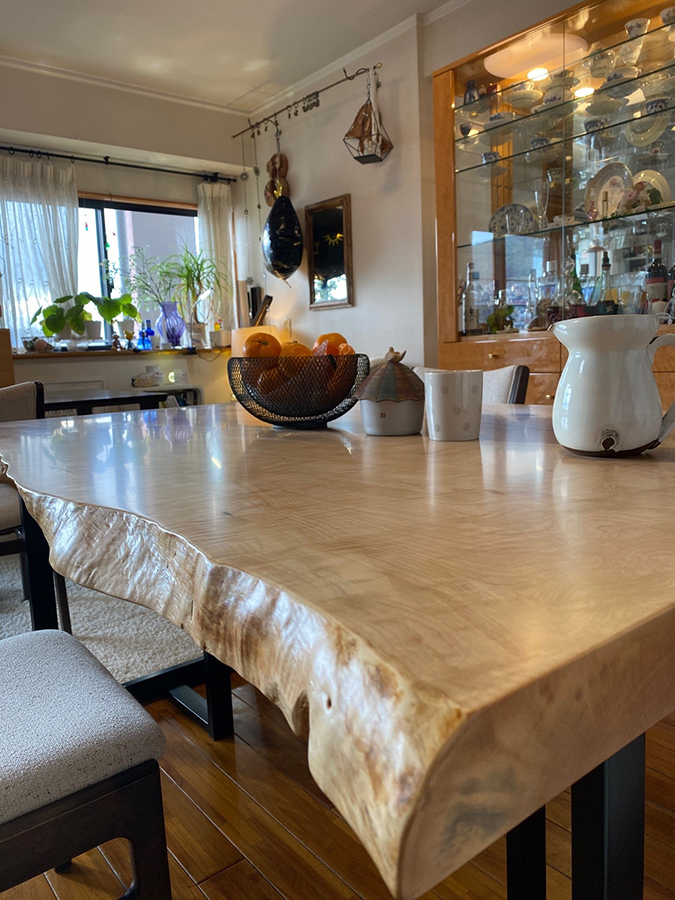 ダイニングテーブルxトチ【長崎県 Yu様】念願の一枚板が来ました