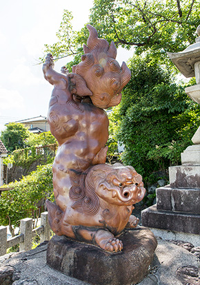 珍しい形式の狛犬で有名な京都市左京区吉田神楽岡の宗忠神社