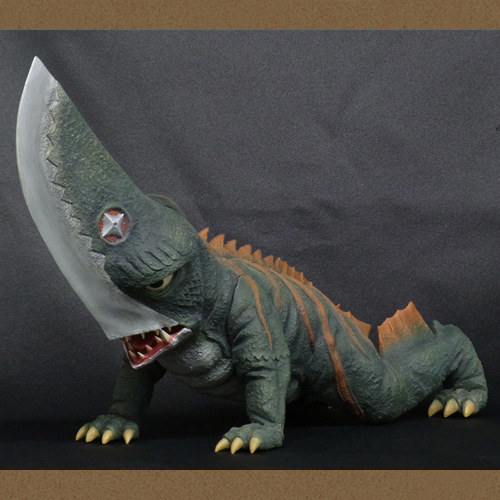 ギロン／ガメラ怪獣シリーズ。首が可動、10cm位。【包袋なし 社名不明