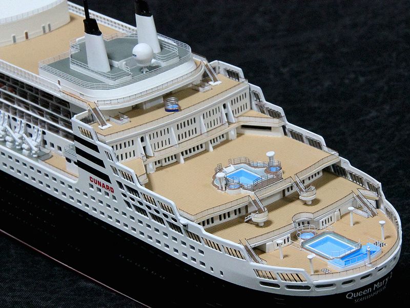 1/700客船 クイーンメリー2 ドイツレベル REVELL OceanLiner Queen