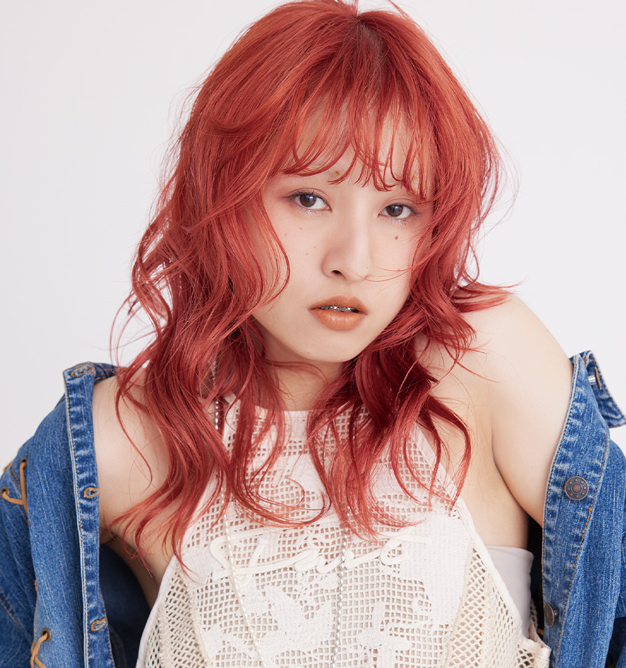 美髪も肌映えもヘアカラーで叶える。今季注目の赤オレンジが「使える