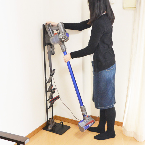 置き場に困るダイソンのコードレス掃除機、充電スタンドが登場 | マイ