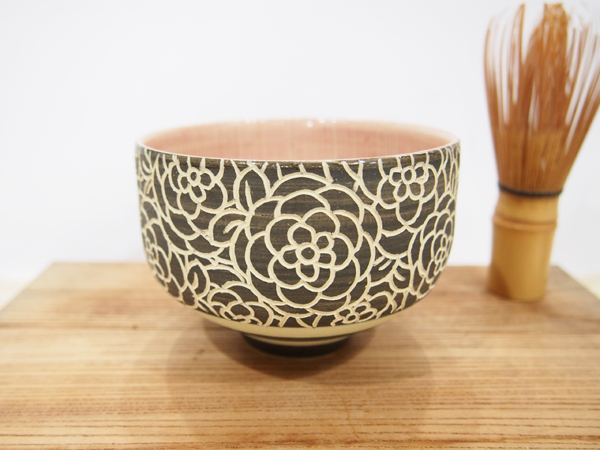 紋花彩泥掻落 抹茶茶碗 シックブーケ(黒×ピンク） 【nicorico】茶道具