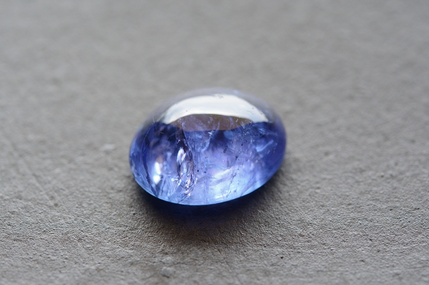 タンザナイト【29】ルース・カボション（14×11.5mm）