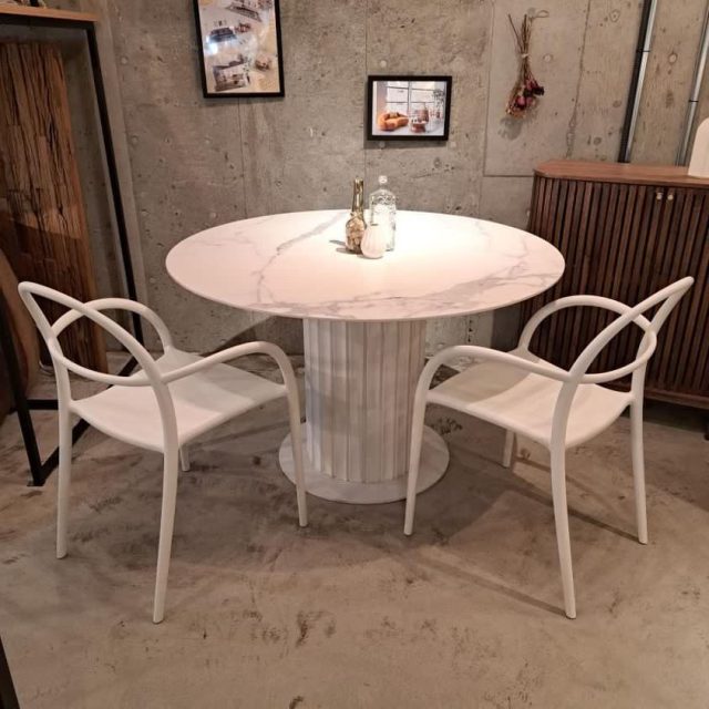 新着ダイニングテーブルのご紹介 高級大理石模様のセラミック天板の