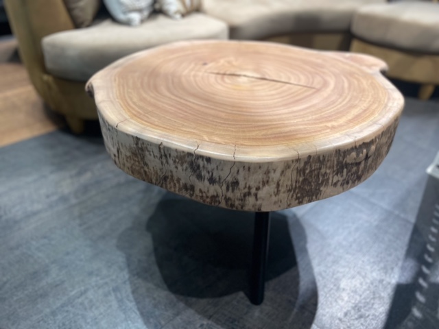 ローテーブルをご紹介】世界でひとつだけの形！ - スタッフブログ