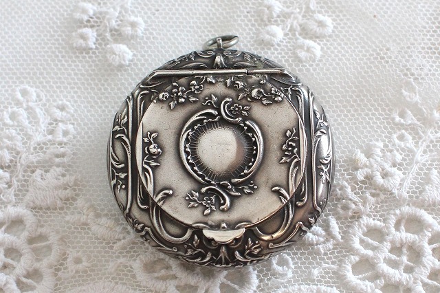 貴婦人のパウダーケース ミラー付き 純銀製 フランス アンティーク