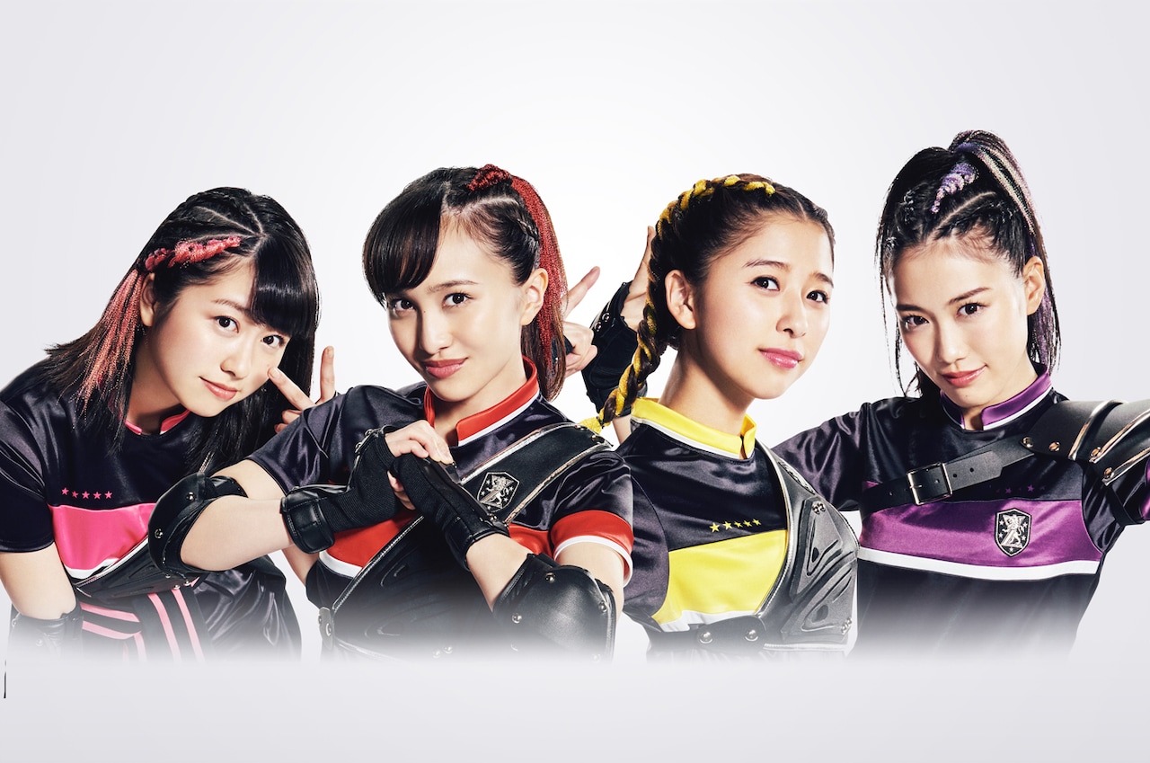 momoirocloverz_art201801.jpg?