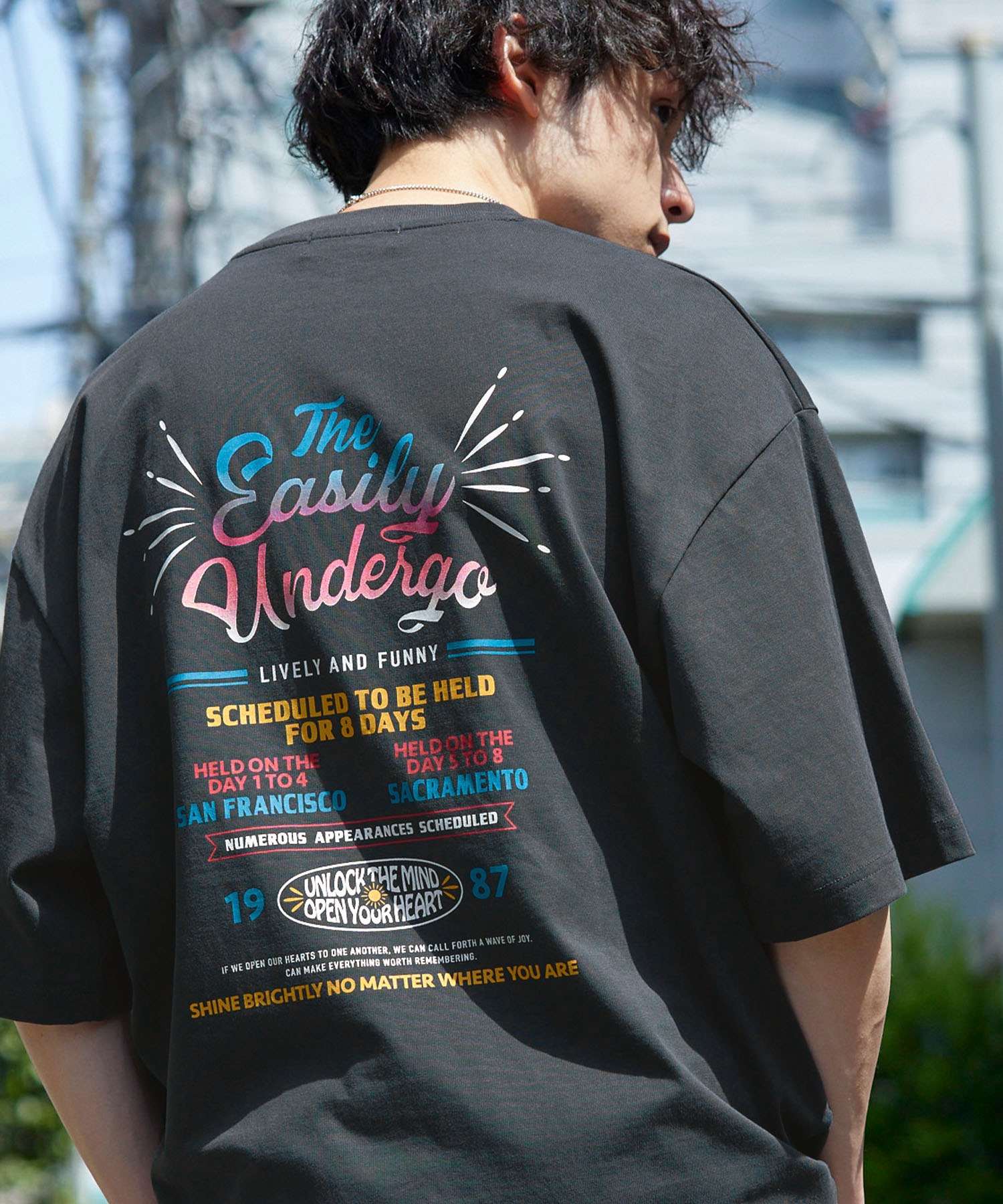 ツアーグラフィックデザイン ルーズ半袖Tシャツ MONO-MART│MONO-MART