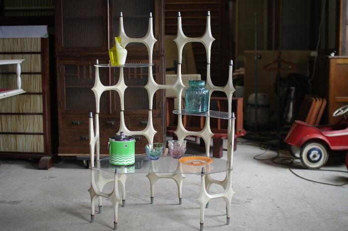 レトロでスペーシーな陳列棚▽ミッドセンチュリースペースエイジ昭和