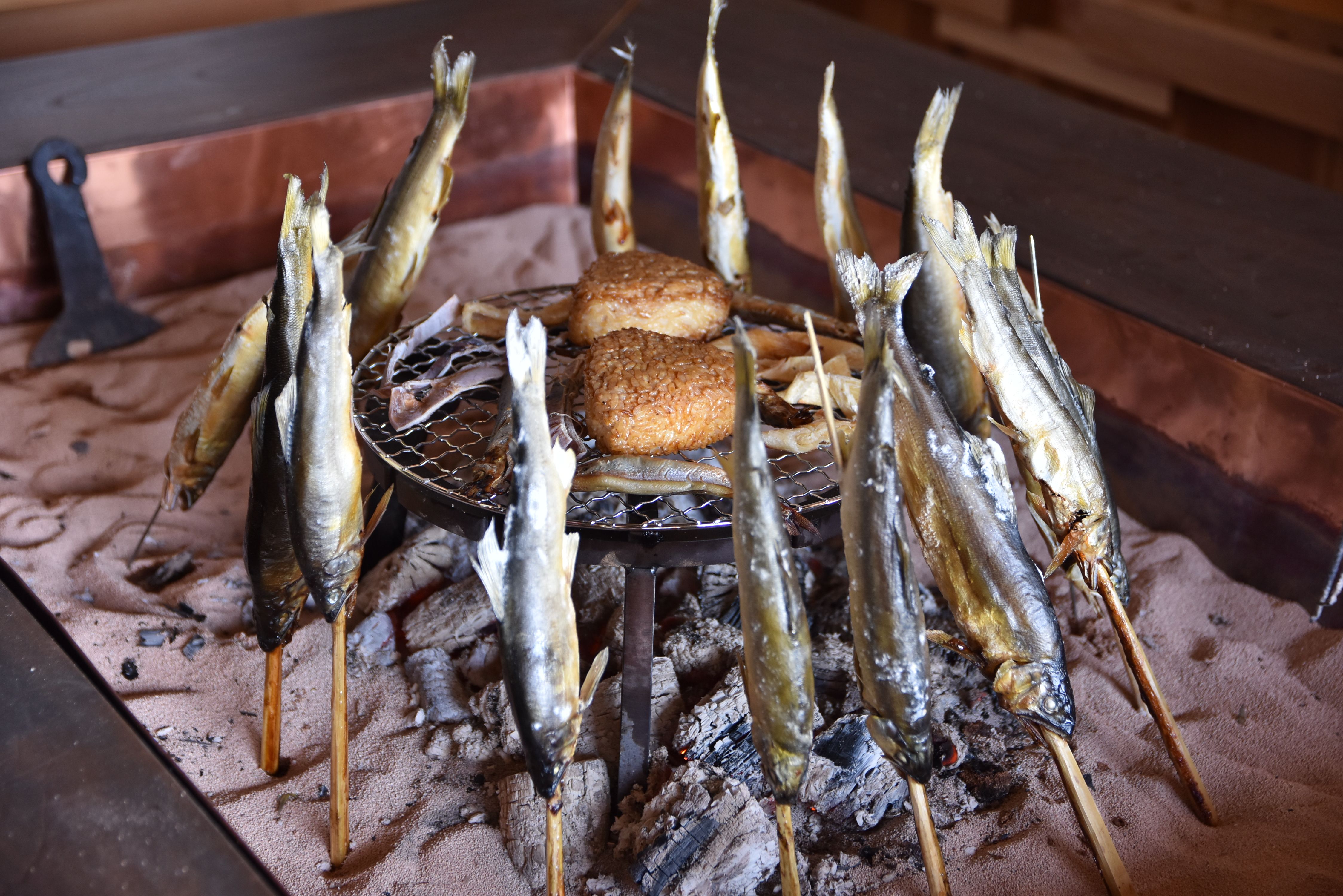 表丹沢野外活動センター 囲炉裏炭火焼き利用 | OMOTAN｜【公式】表丹沢