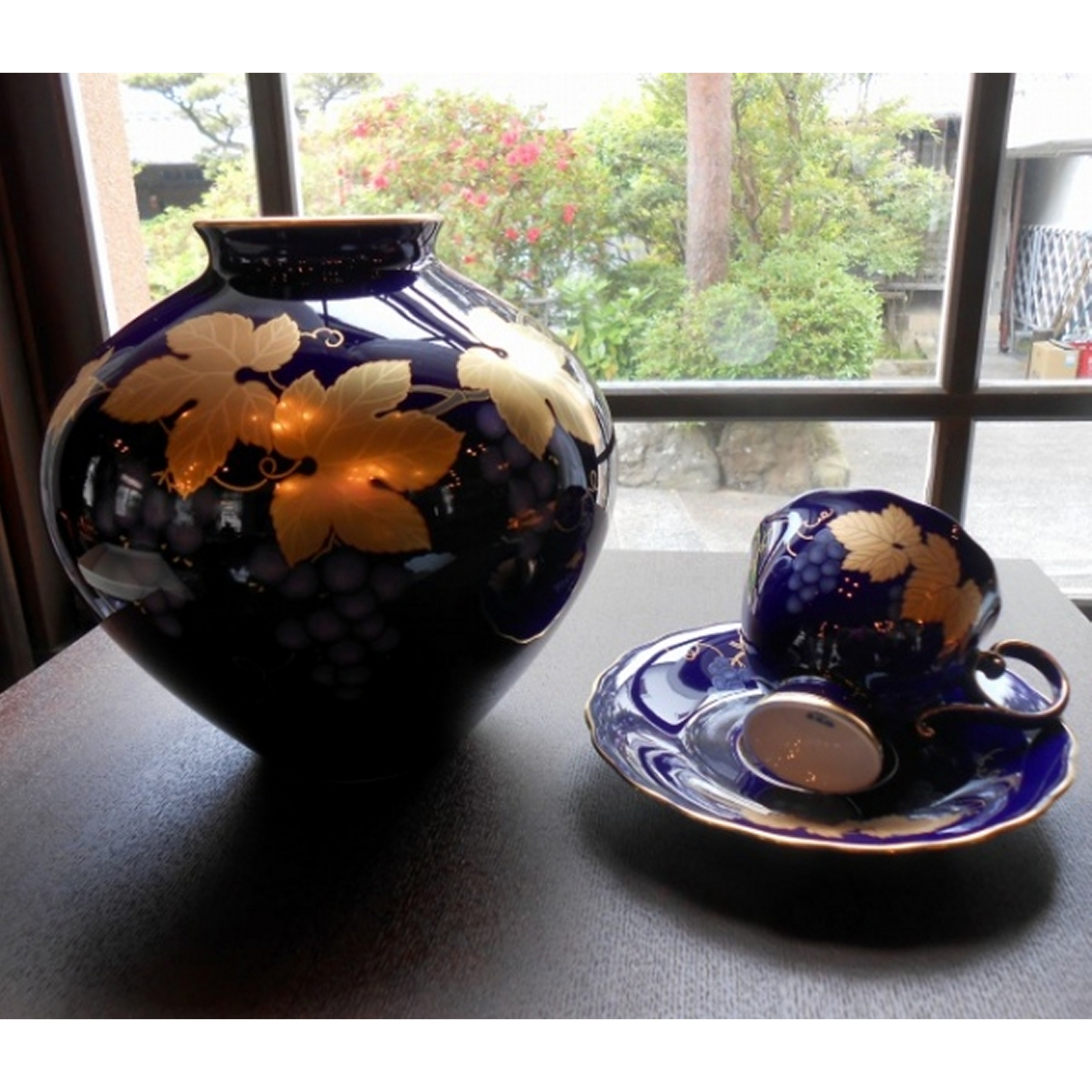 美品】陶器製花瓶 金彩鳥花模様 ダークブルー アンティーク調