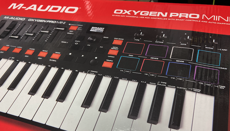 M-Audio Oxygen Pro miniを購入したのでAKAI MPK mini mk3と比較して
