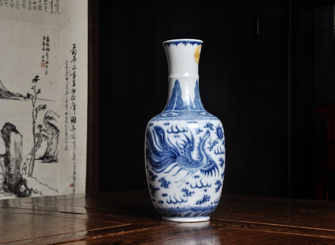 中国古玩 大清乾隆年製 紅釉龍鳳文様 花瓶