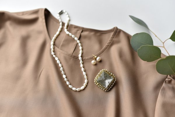 煌めくノーブルブローチ – OURHOME