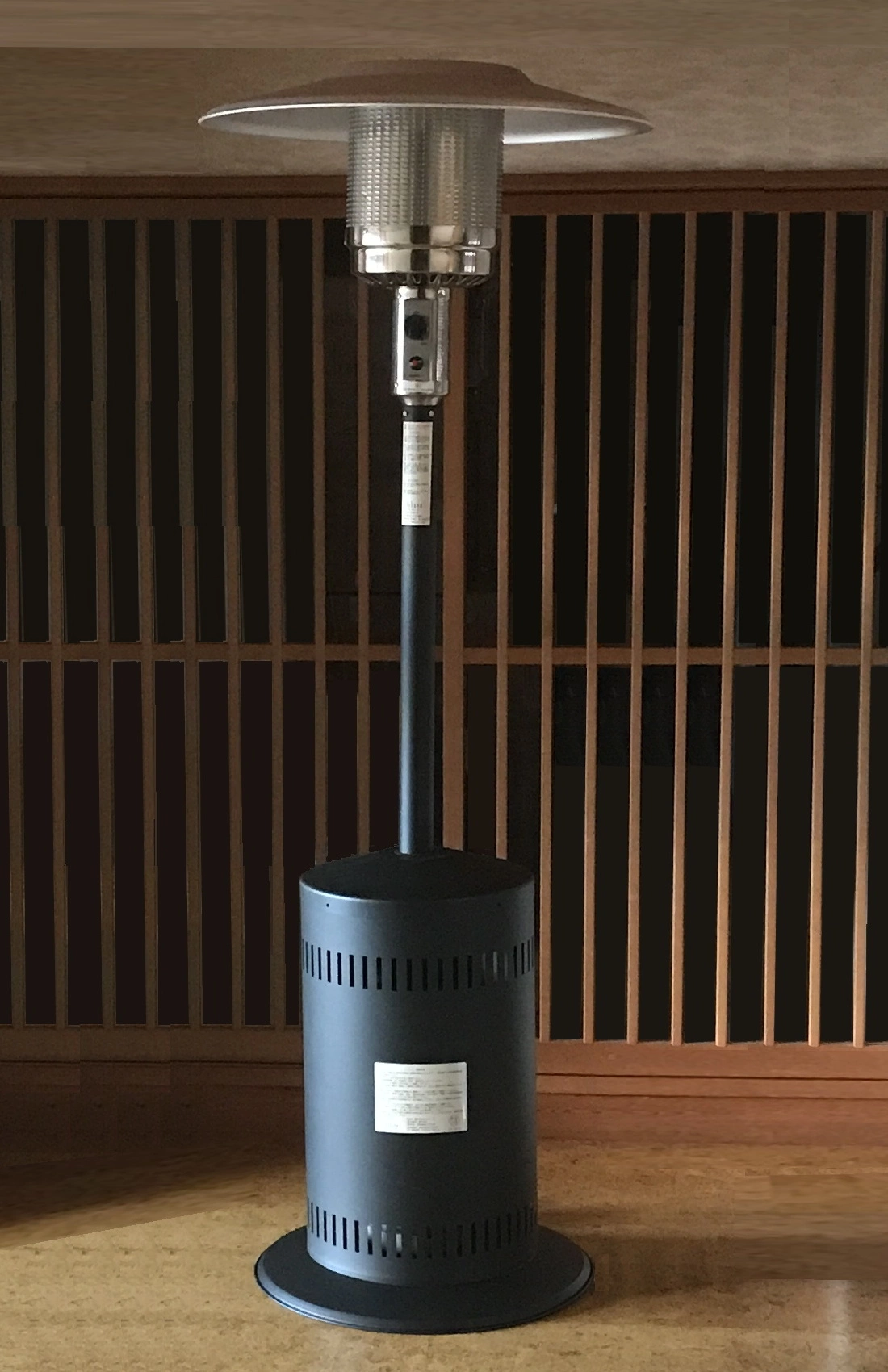 屋外暖房いけだやパラソル式ガスパティオヒーター