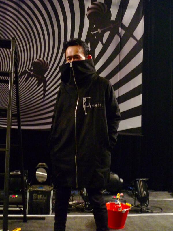 ビッグカラー・ウールコートのヒラサワ着用画像です。ウールを豊富に