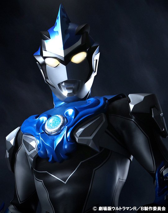 湊 イサミ- 年齢:20歳 誕生日:4月13日 ウルトラマンブルに変身する