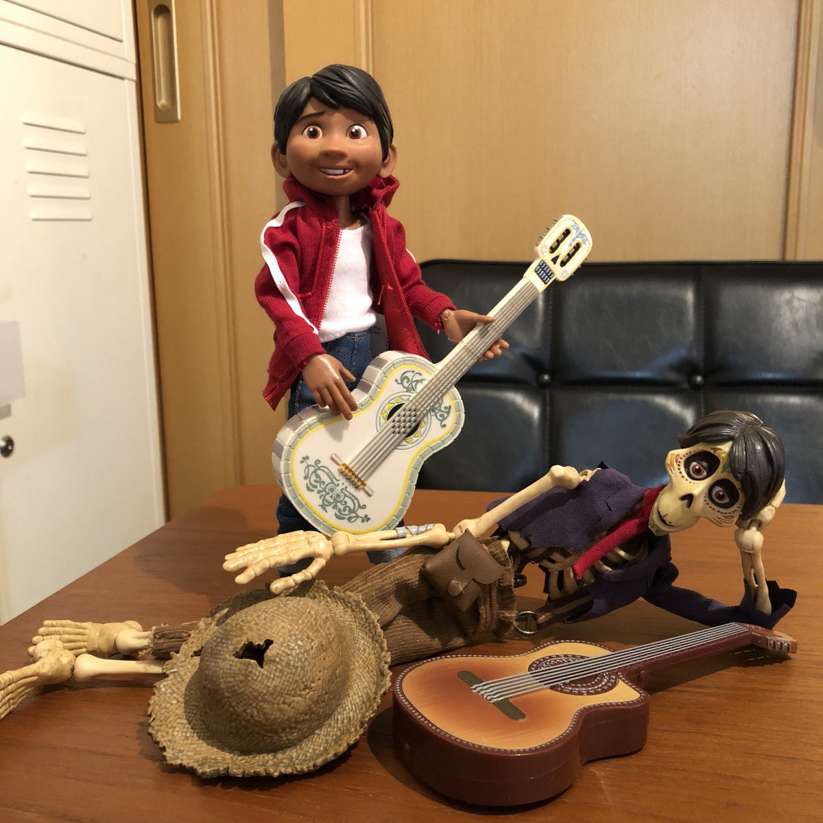 ディズニー リメンバー・ミー シンギングドール ミゲル ヘクター