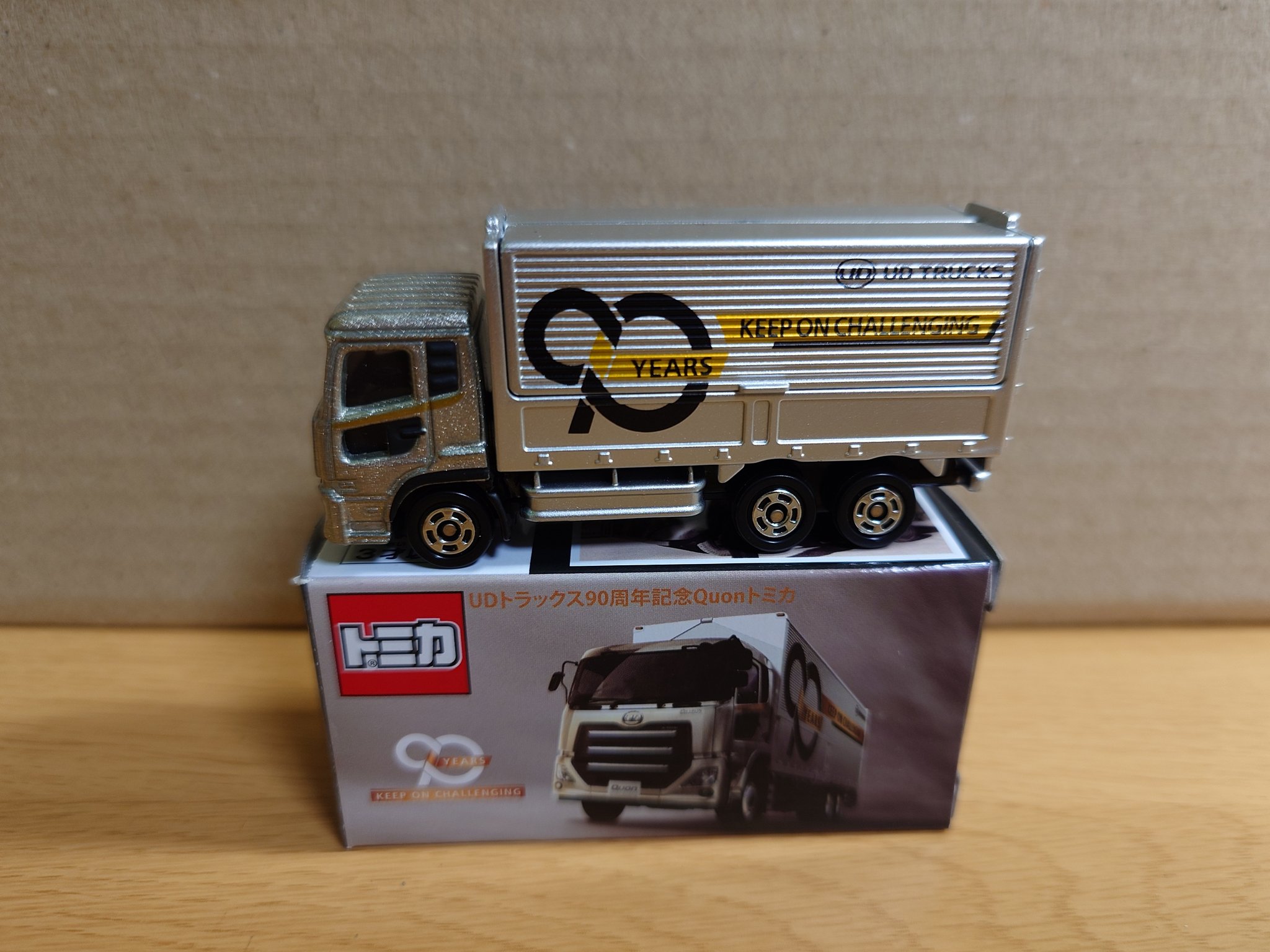 トミカ UDトラックス ミニカー 90周年記念 新品】非売品トミカ クオン