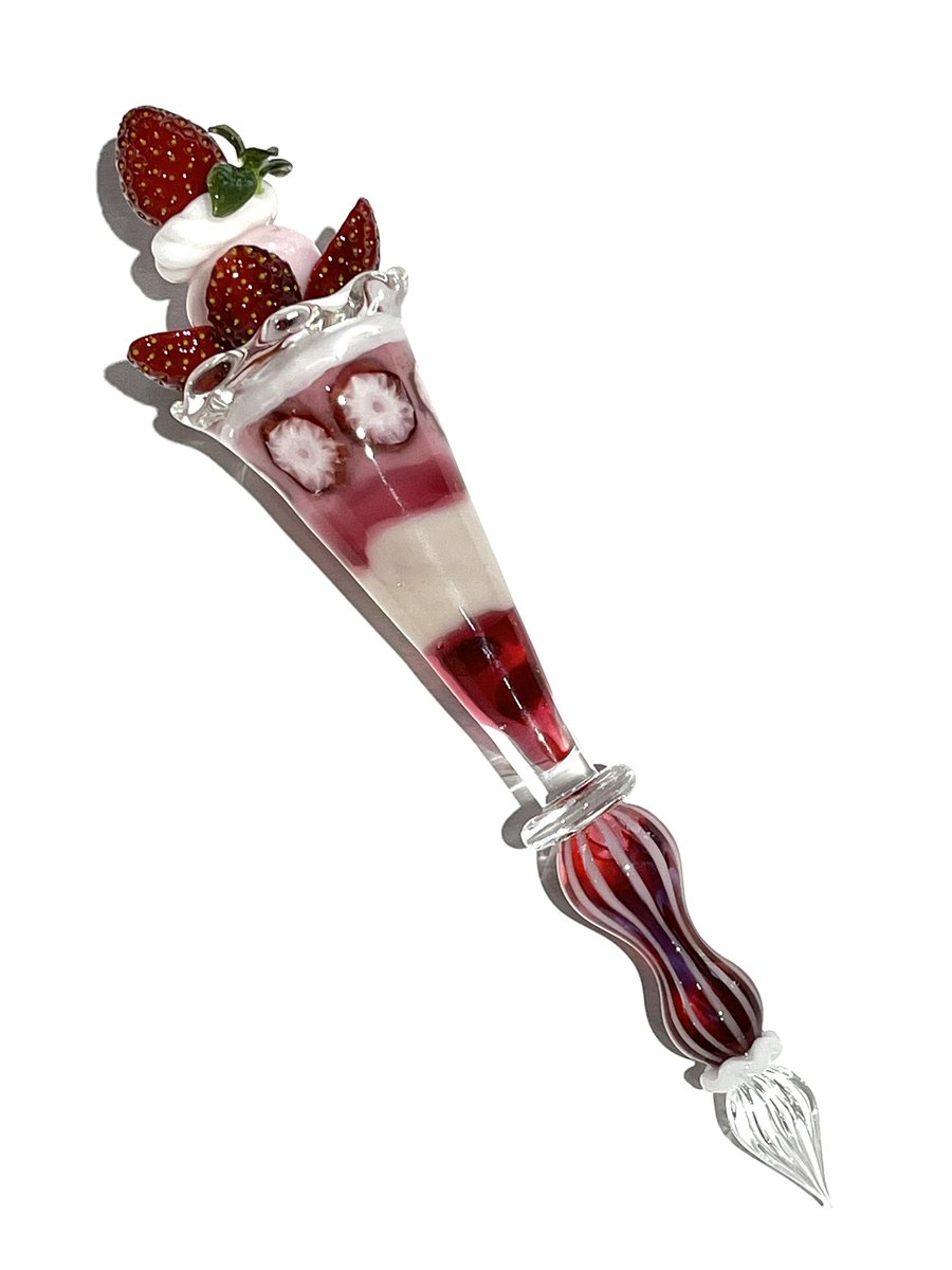 いちごパフェガラスペン🍓作りました〜🥰 苺もクリームもアイスも