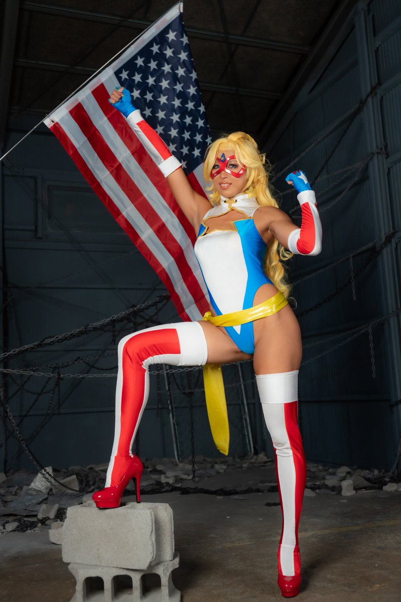 This is incredible!! The Victory armor cosplay even has blades