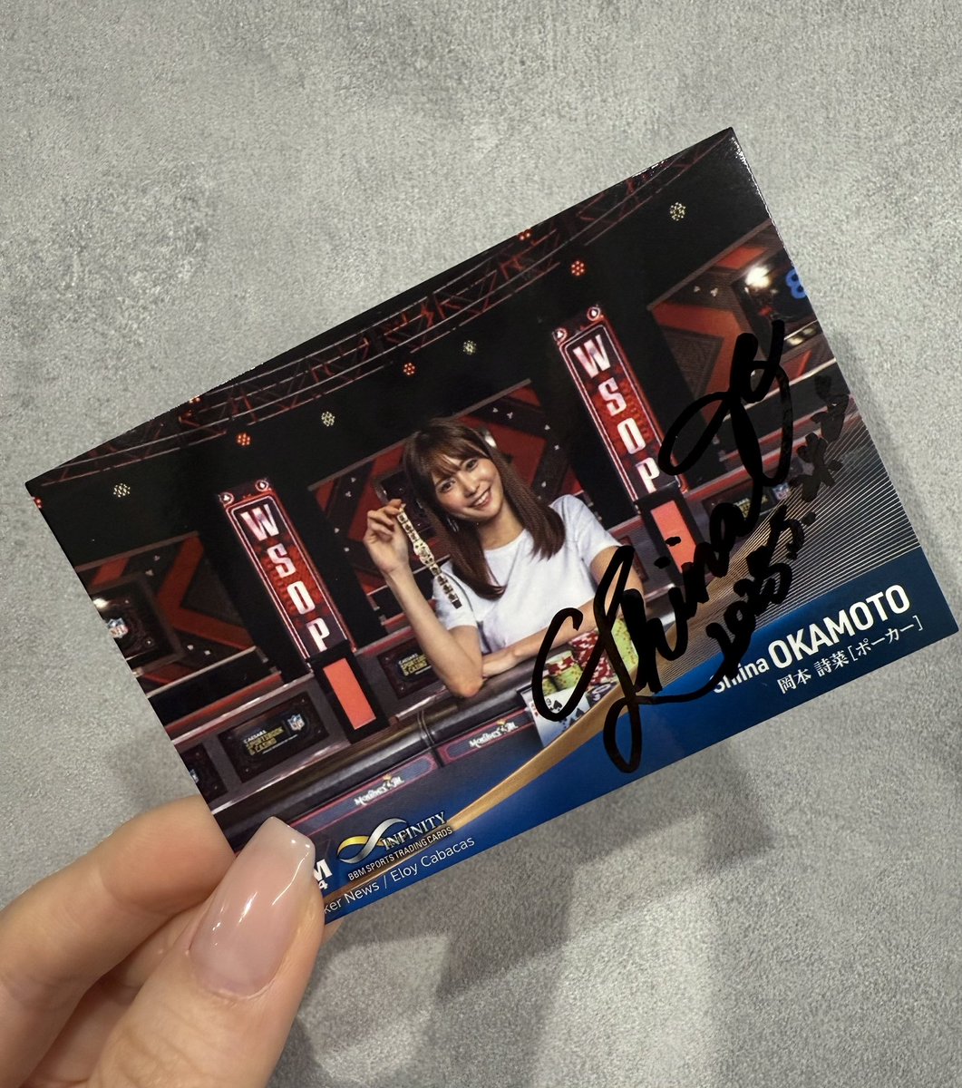 やっとサイン作りました。ちょっと恥ずかしいけど😅 このカードは去年