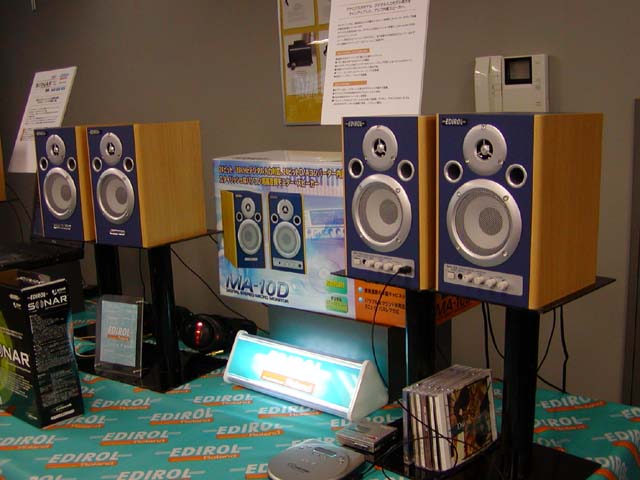 ローランド、光デジタル入力を搭載したアンプ内蔵スピーカー