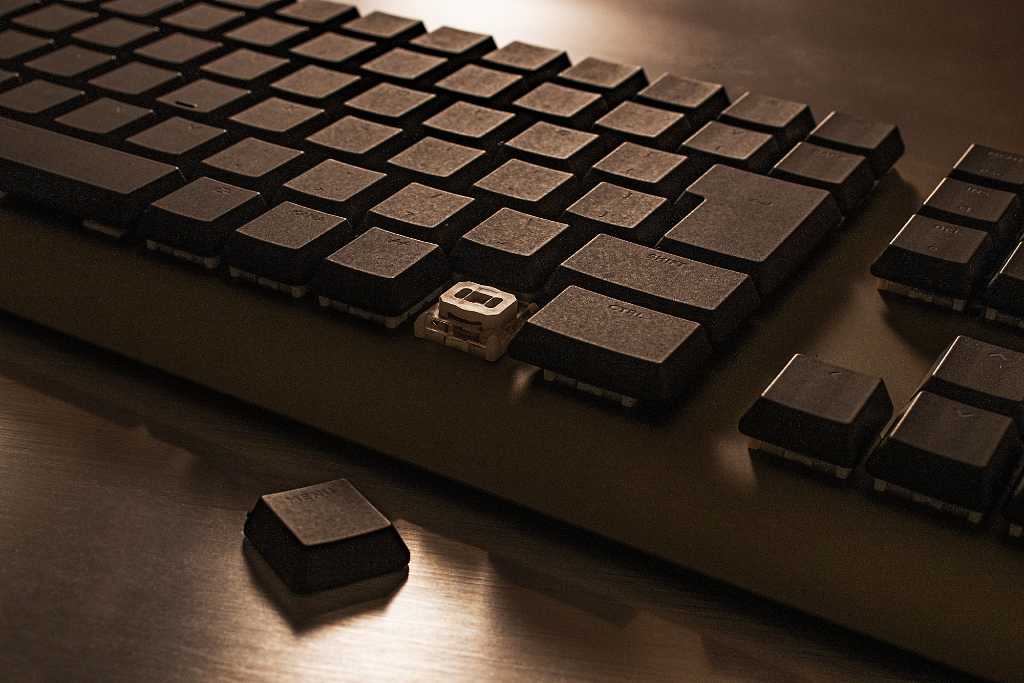 2度の自主回収を乗り越えた純国産ゲーミングキーボード「ZENAIM