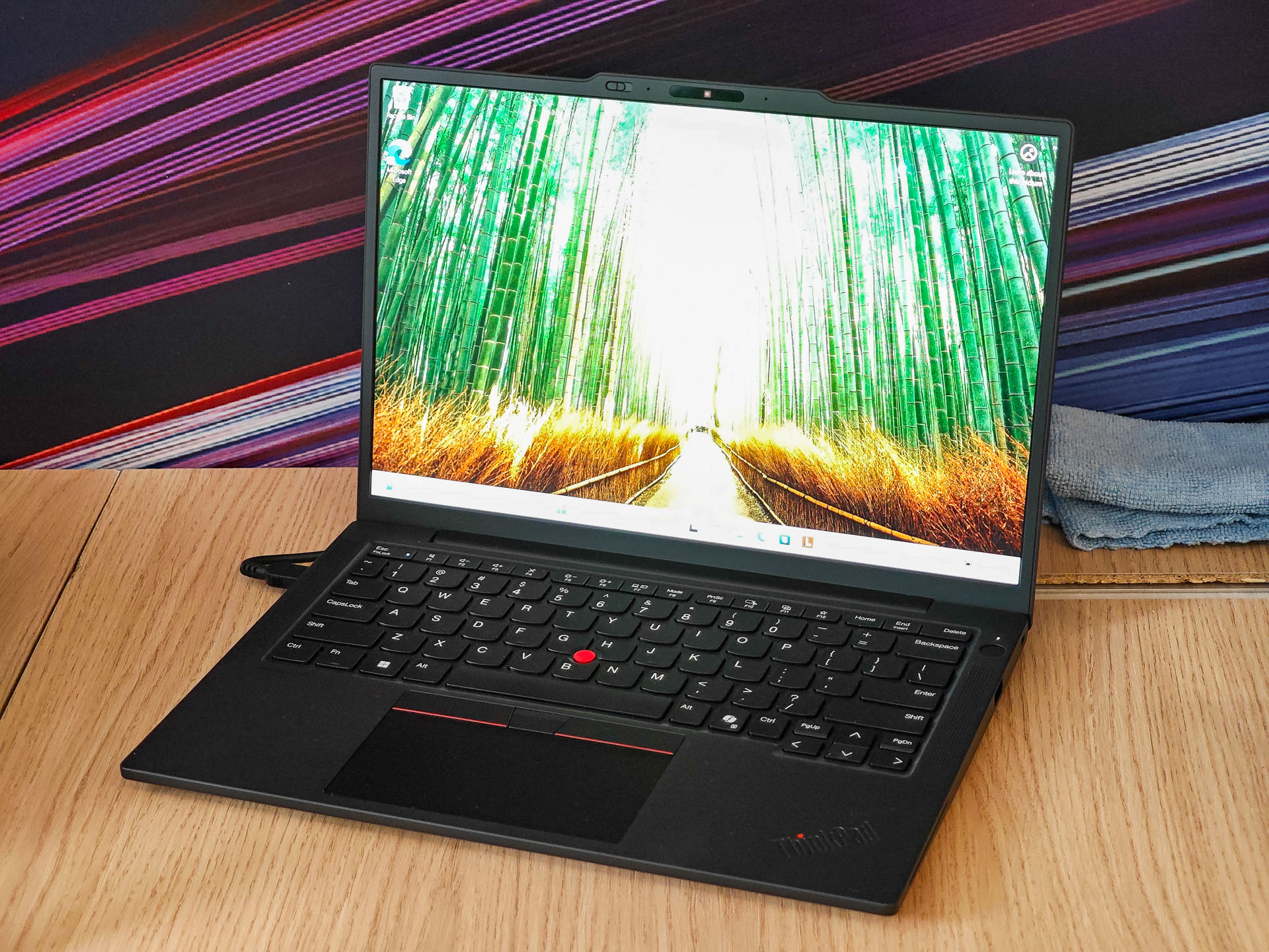 ThinkPad X13がダイエットに成功！軽量化で933gに - PC Watch