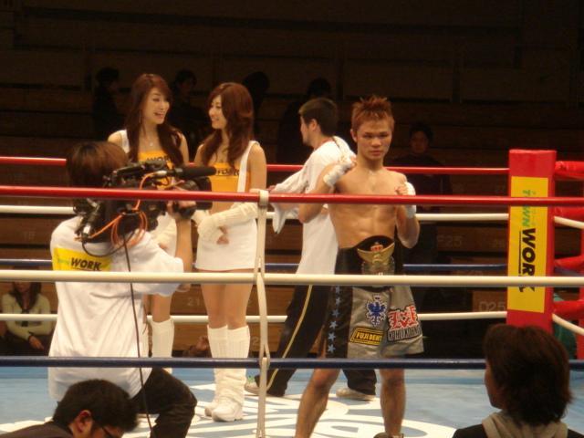 河野公平、涙の戴冠！日本スーパーフライ級新王者に！（2.12後楽園